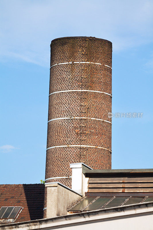 Essen Kettwig的老工业建筑的巨大砖烟囱